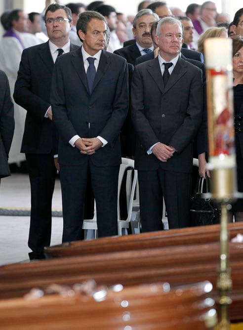 El presidente del Gobierno durante el funeral oficiado este viernes por las víctimas del terremoto de Lorca