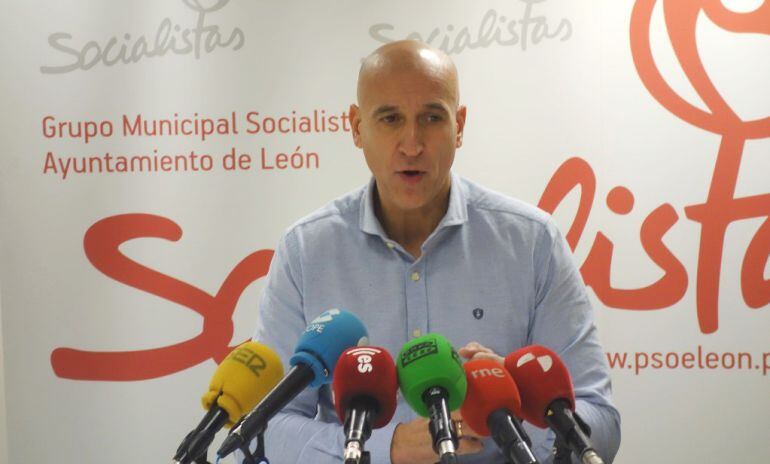 José Antonio Díez en una rueda de prensa