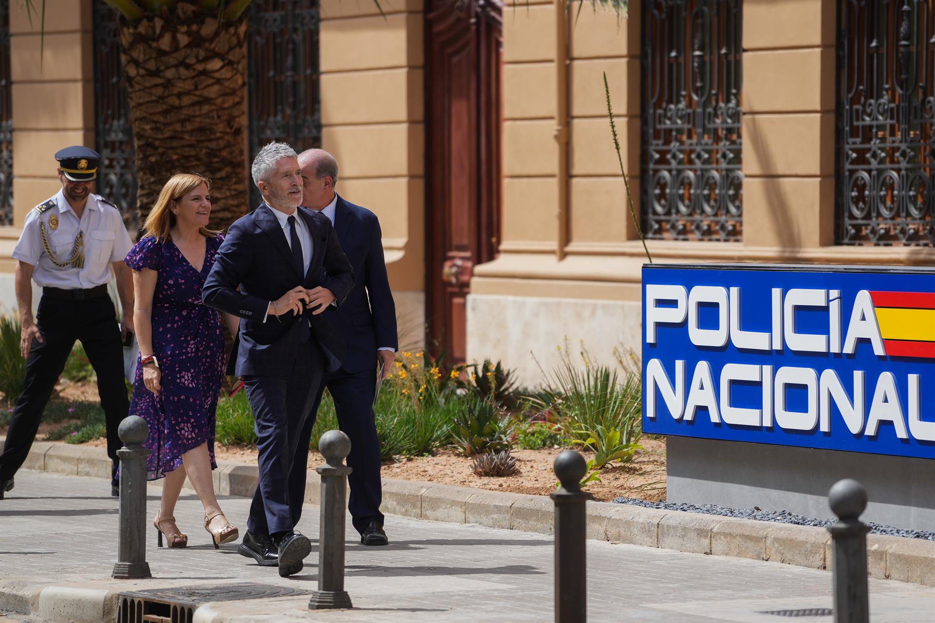 El ministro de Interior, Fernando Grande-Marlaska, acompañado por la delegada del Gobierno en la Comunitat Valenciana, Pilar Bernabé, visita las obras del Complejo Policial de Zapadores