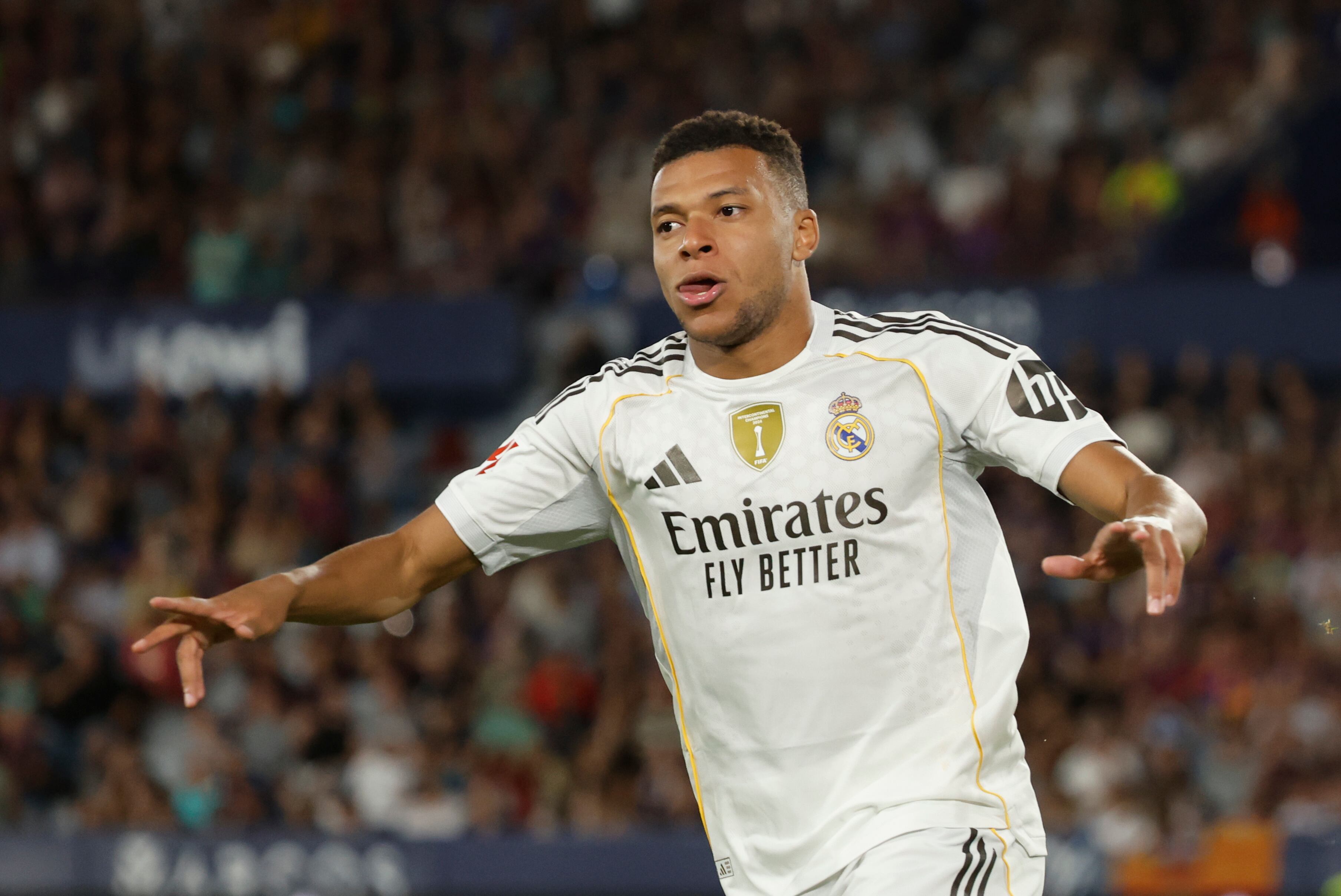 Mbappé celebra su segundo gol, cuarto del equipo ante el Levante en LaLiga