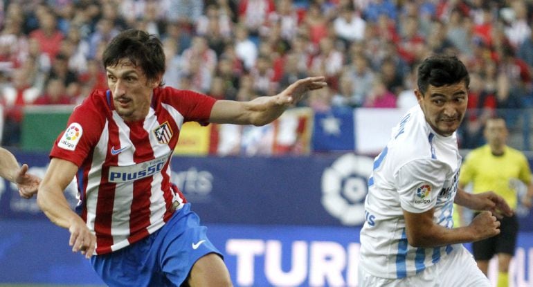 Stefan Savic pugna con &#039;Chory&#039; Castro antes de terminar ambos expulsados