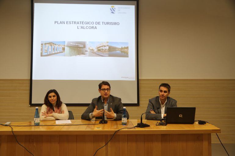 El alcalde de L&#039;Alcora Victor García presenta el Plan Estratégico de Turismo