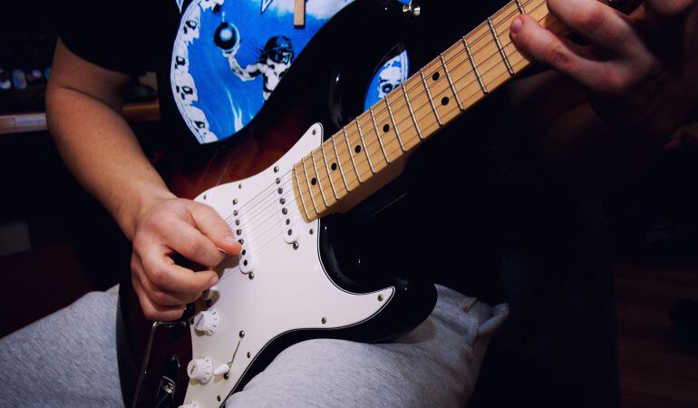 Los cursos de instrumentos musicales son los más demandados por los jóvenes durante el verano, así como los de monitor de ocio y tiempo libre