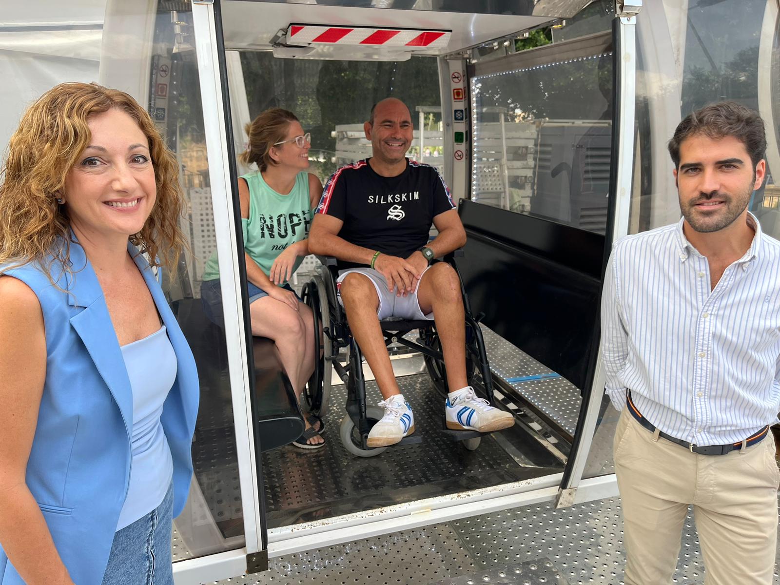 a noria panorámica será gratuita para todas las personas con discapacidad de más de un 33% hasta el final de la Feria