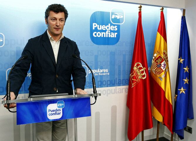 El diputado del PP Santiago Cervera fue detenido este domingo, aunque quedó en libertad tras prestar declaración, por su presunta implicación en un intento de chantaje económico al presidente de Caja Navarra, José Antonio Asiáin, al que se le exigieron 25