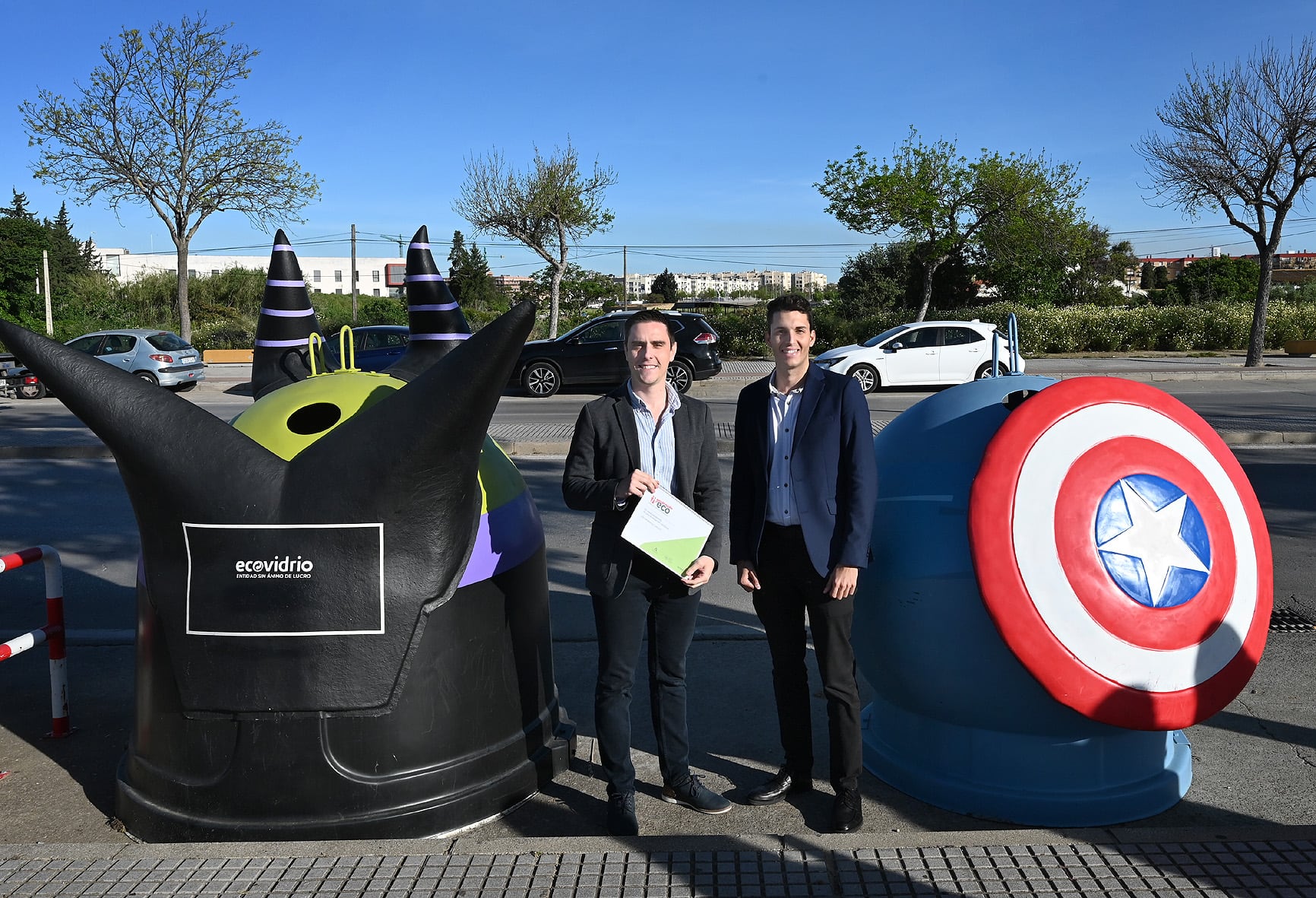 Dos de los contenedores se han ubicado en la Ciudad de la Infancia