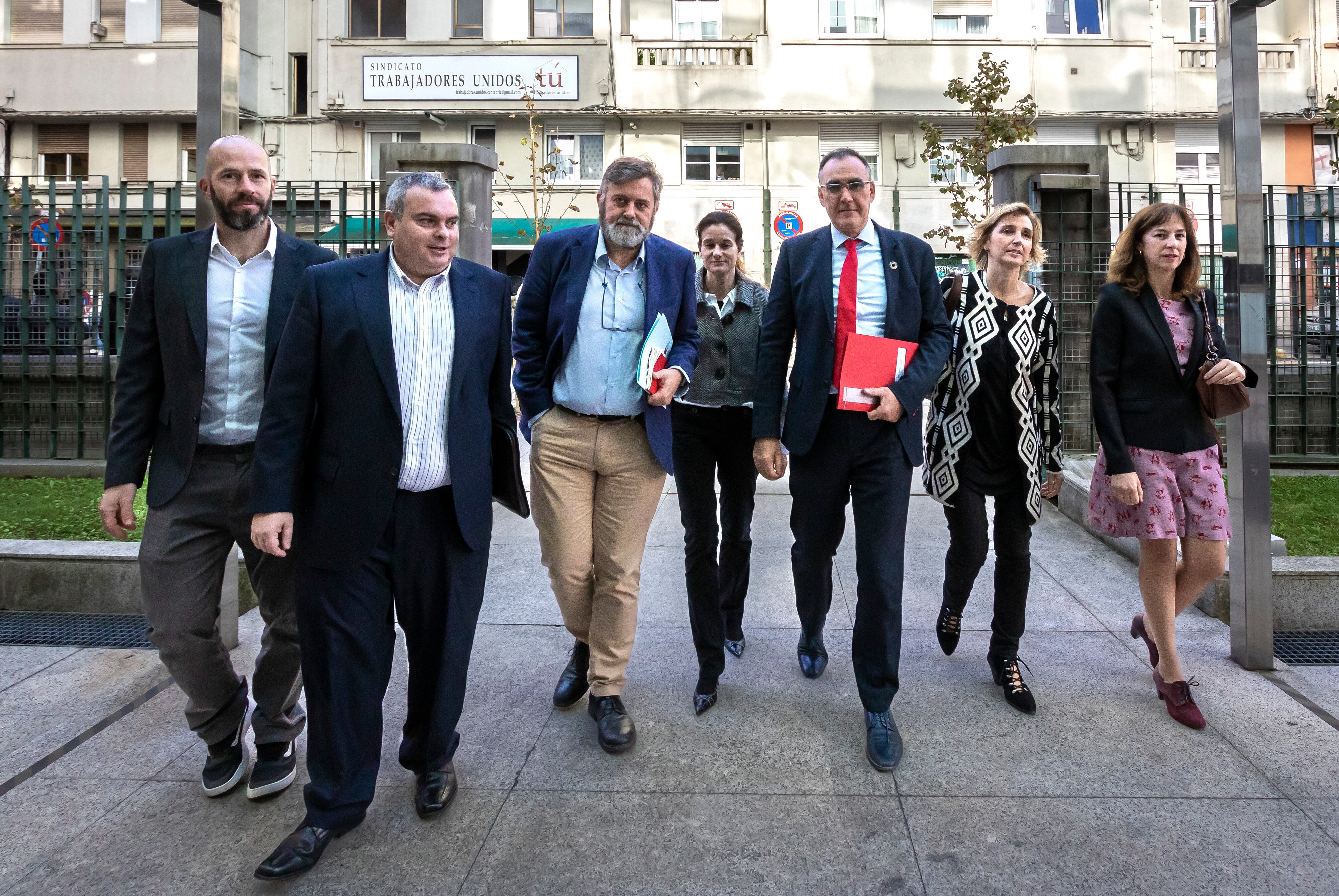 11:00 horas. Sala de prensa del Gobierno de Cantabria
El consejero de Sanidad, Raúl Pesquera, presenta, en rueda de prensa, los presupuestos de su departamento para 2023.
02 de noviembre de 2022
Fotografía: Silvia Bouzo