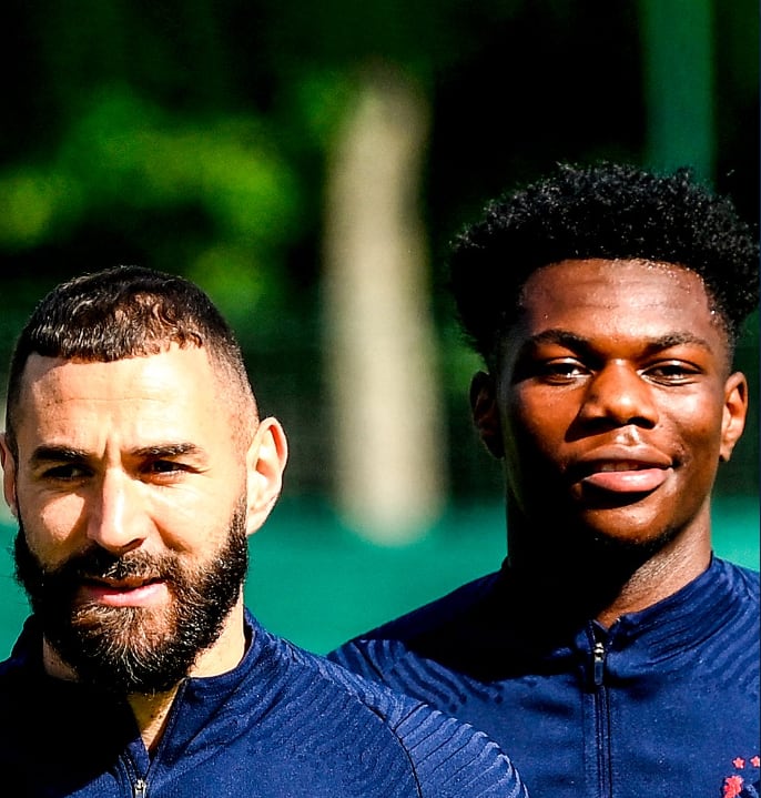 Benzema y Tchouaméni durante un entrenamiento con la selección francesa.