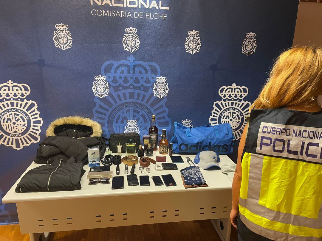 Objetos intervenidos por la Polícia Nacional