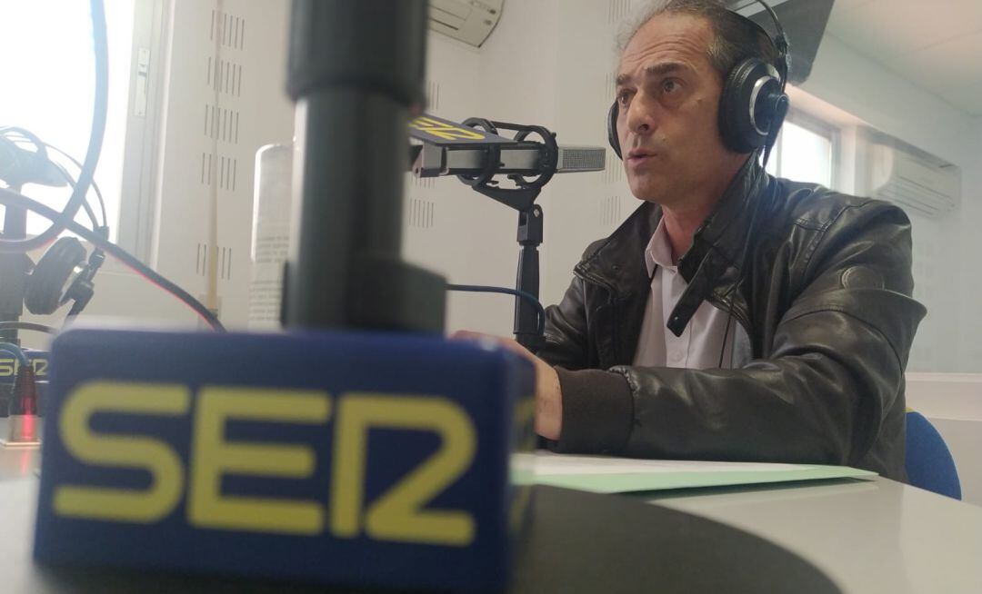 Miguel Ángel Lezcano en los estudios de SER Henares. 