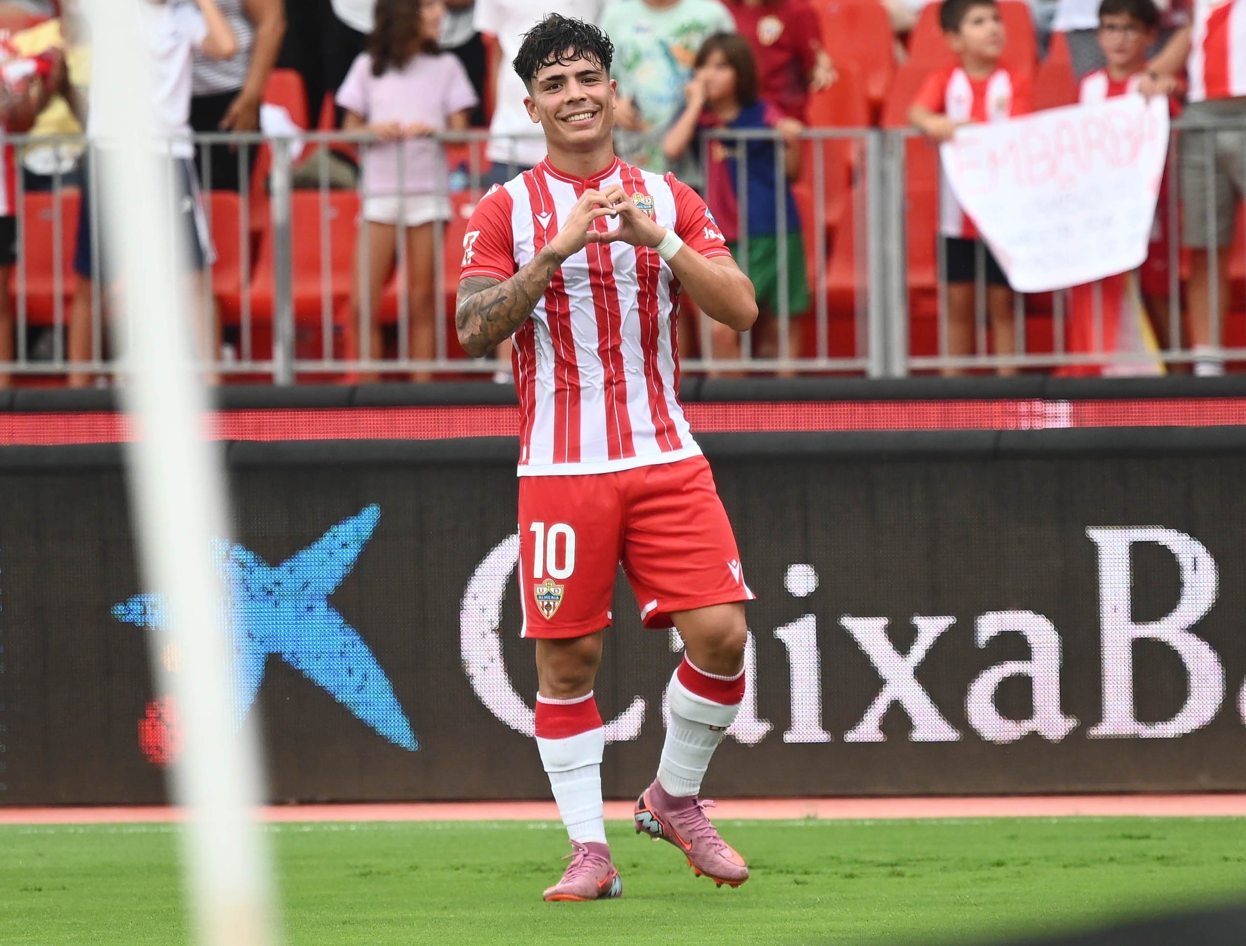 El futbolista de Castelldefels (24 años y contrato en el Almería hasta 2030) está en un momento espectacular.