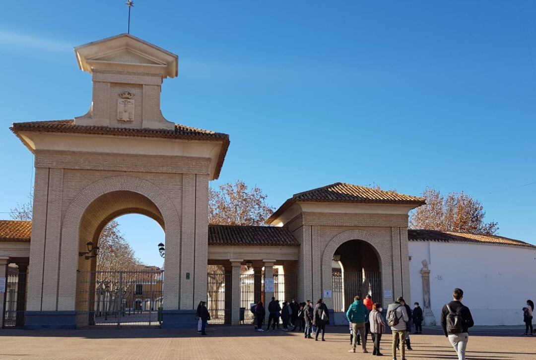 Colas a la hora de realizarse los test de antígenos