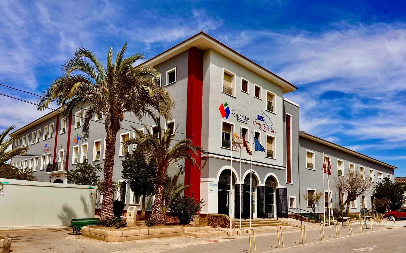 Imagen de la fachada renovada del CIFP Hespérides de Cartagena