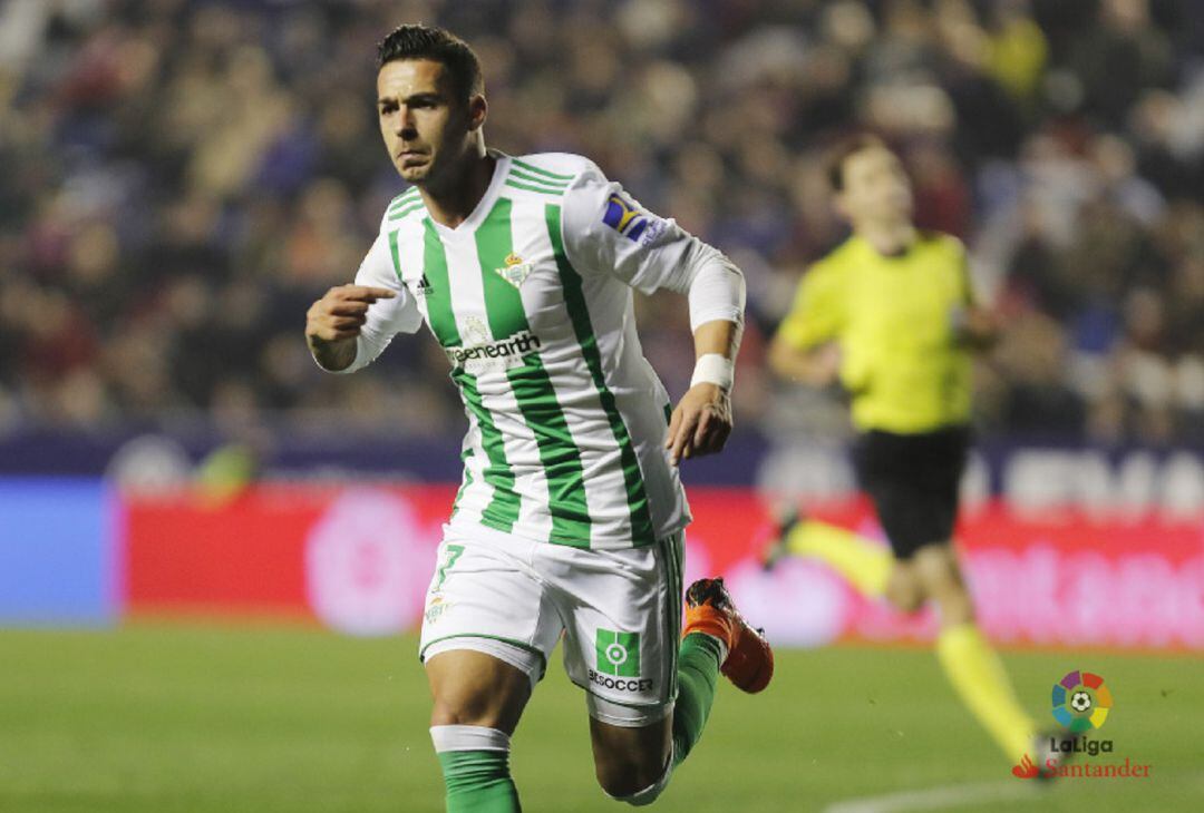 Sergio León celebra un gol en Orriol