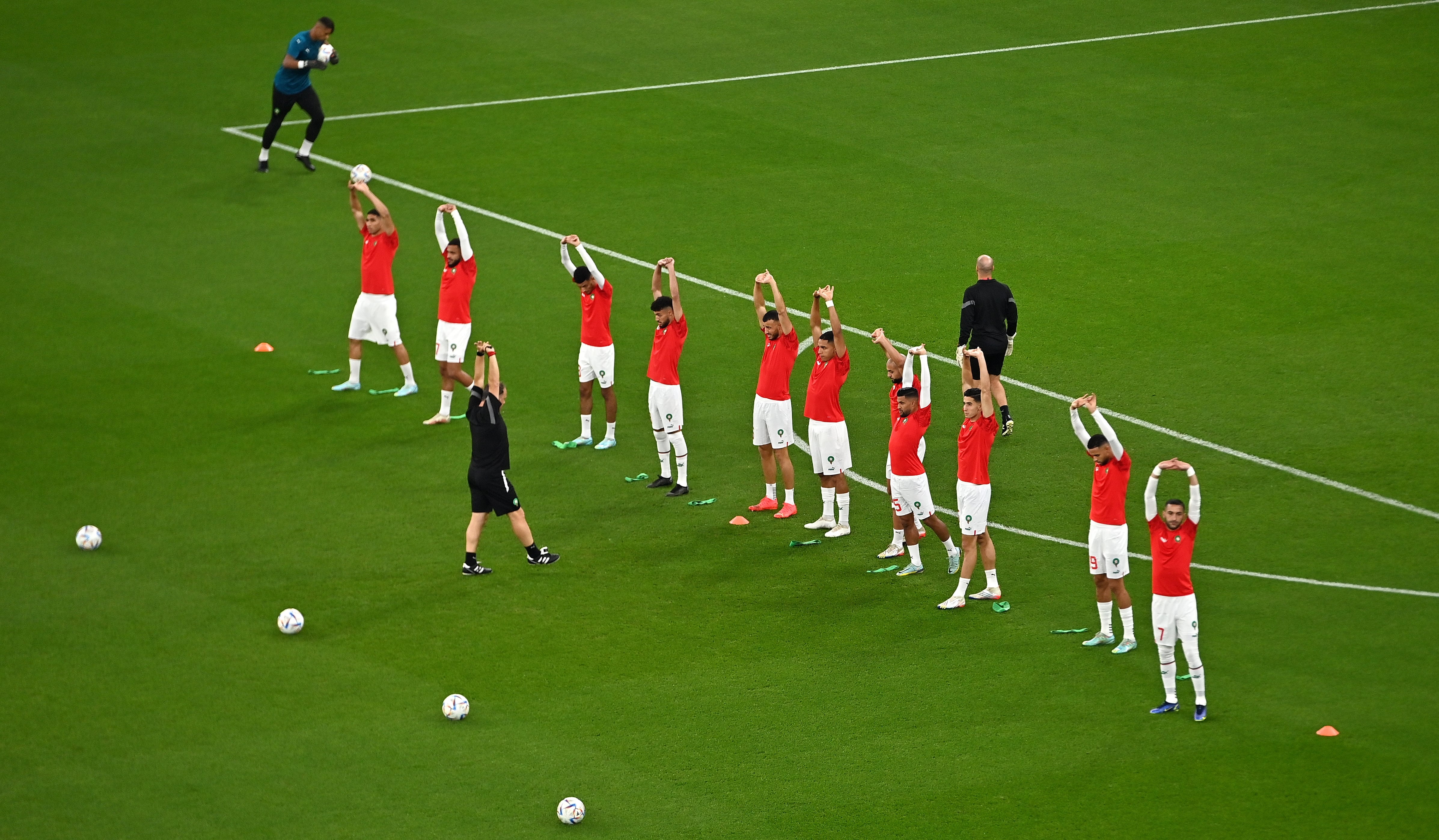 Doha (Qatar), 01/12/2022.- Players of Morocco warm up before the FIFA World Cup 2022 group F soccer match between Canada and Morocco at Al Thumama Stadium in Doha, Qatar, 01 December 2022. (Mundial de Fútbol, Marruecos, Catar) EFE/EPA/Noushad Thekkayil
