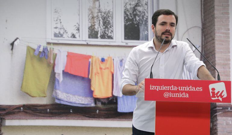 El coordinador federal de IU, Alberto Garzón, durante la rueda de prensa ofrecida en la sede del partido para tratar distintos temas de actualidad política.