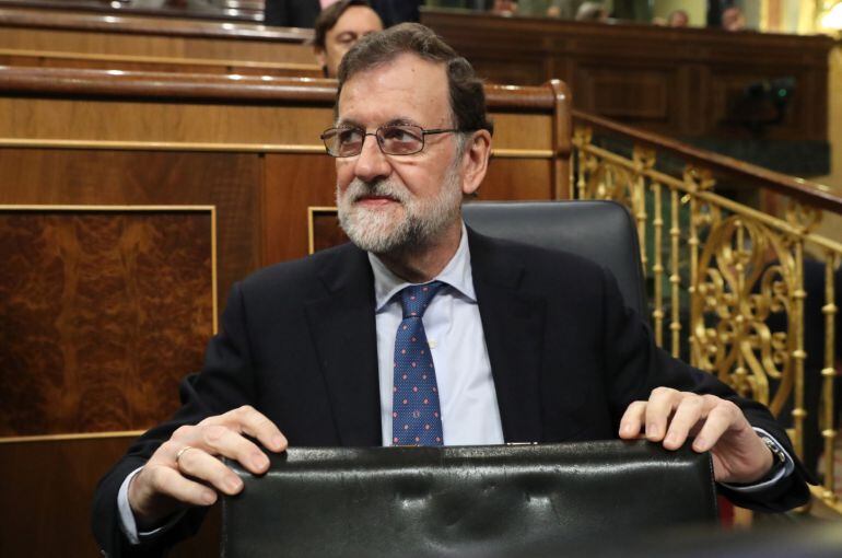 El presidente del Gobierno, Mariano Rajoy, a su llegada hoy al Congreso