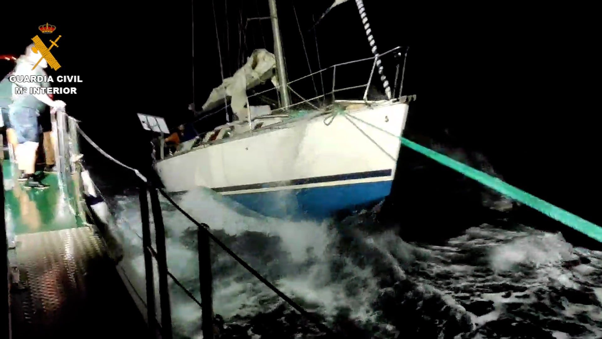 Rescate de cuatro tripulantes de un velero francés a la deriva en la isla de Tabarca