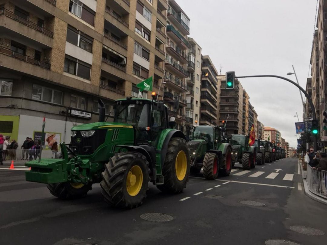 Una tractorada recorre las calles de Salamanca 