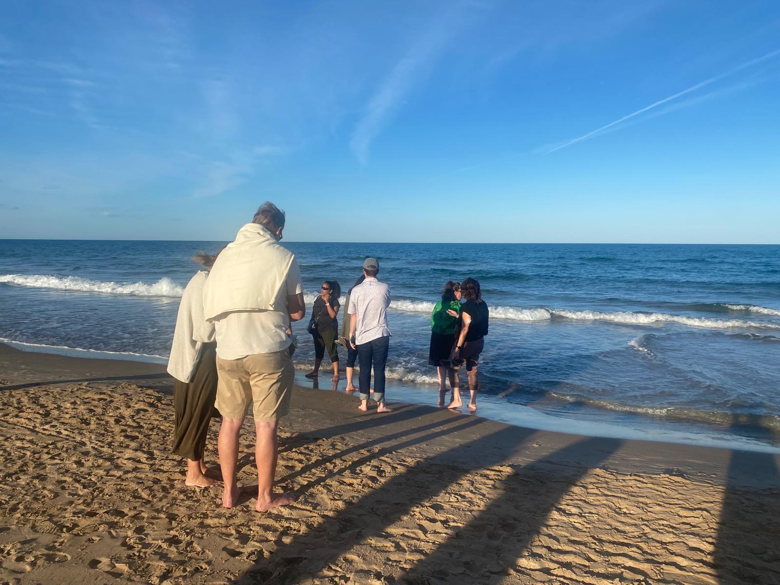 Visita de productores internacionales a la playa de Gandia