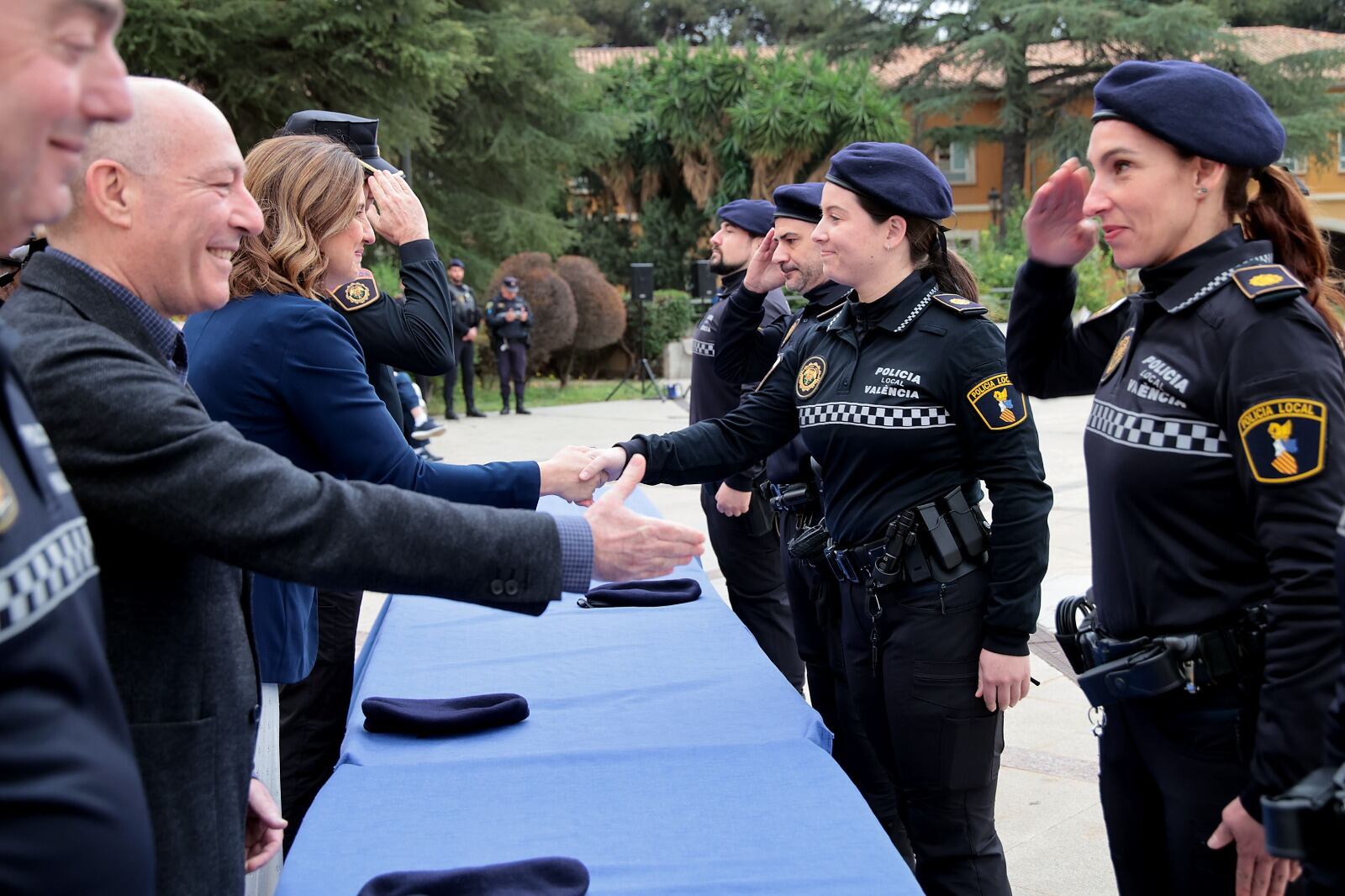 València presenta a los 63 nuevos agentes de la USAP, la unidad de la Policía Local para situaciones de "alta exigencia"