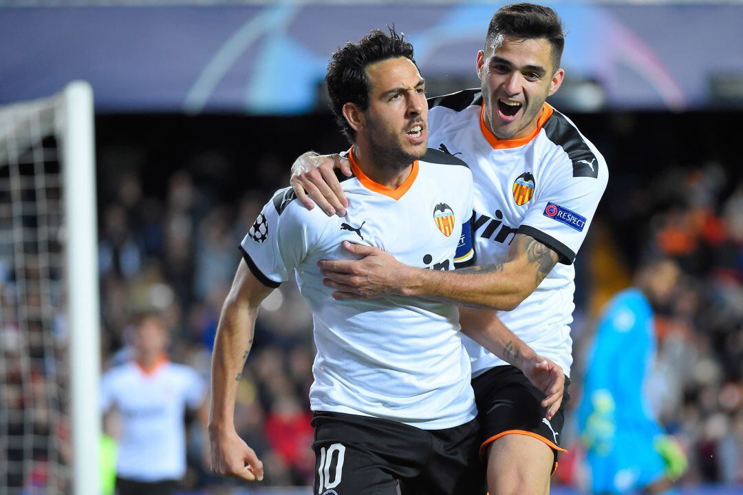 Parejo y Ferran celebran un gol