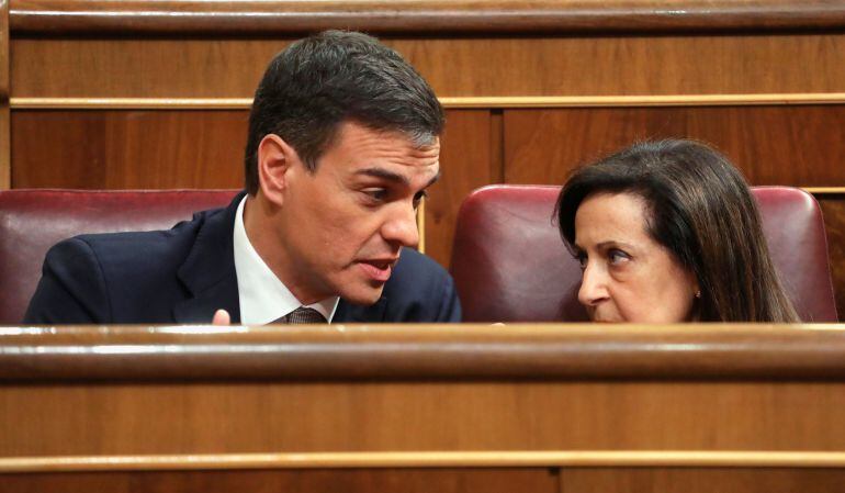 Pedro Sánchez y Margarita Robles, en el Congreso, en una imagen de archivo.