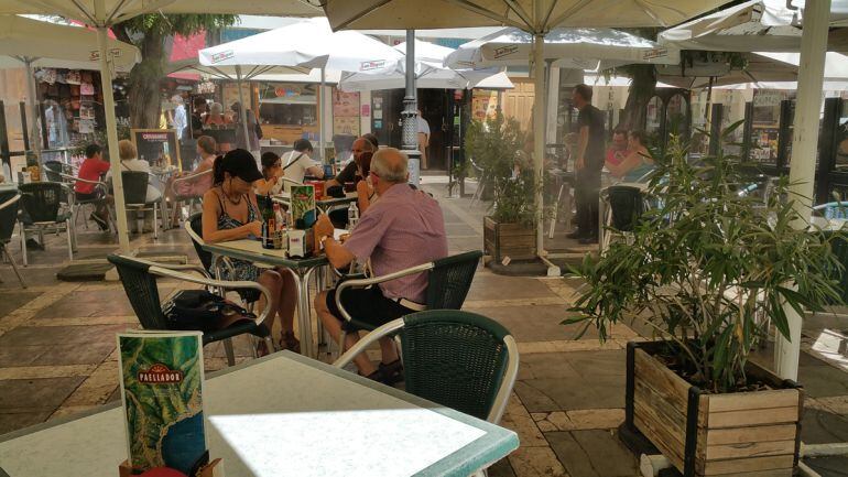 Terraza de verano en un bar de Granada durante este verano