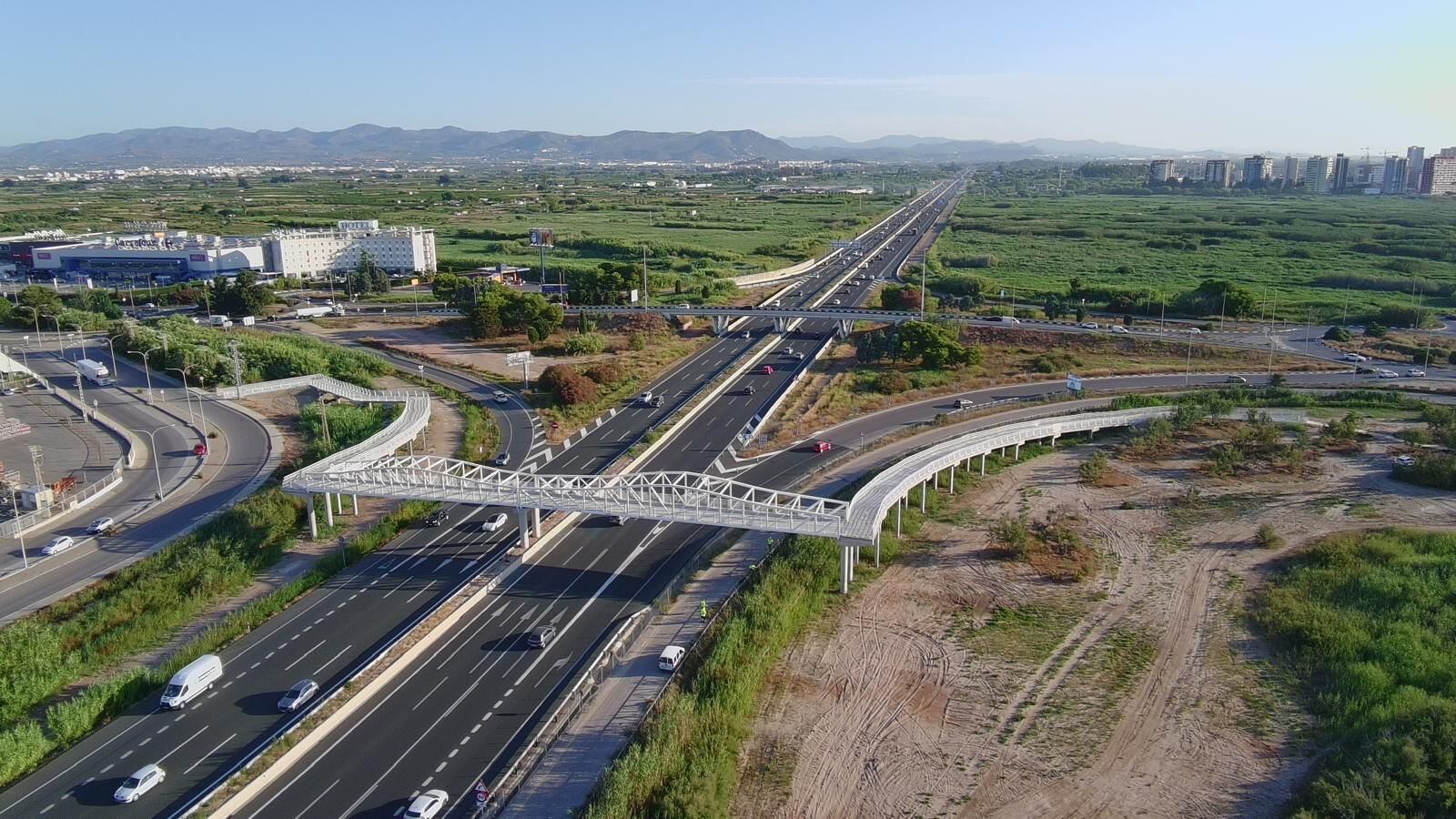 La Generalitat pone en servicio la pasarela ciclopeatonal entre Museros y Massalfassar sobre la V-21