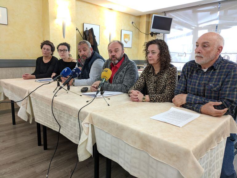 Els portaveus sindicals durant la presentació de les ILP el passat 1 de maig