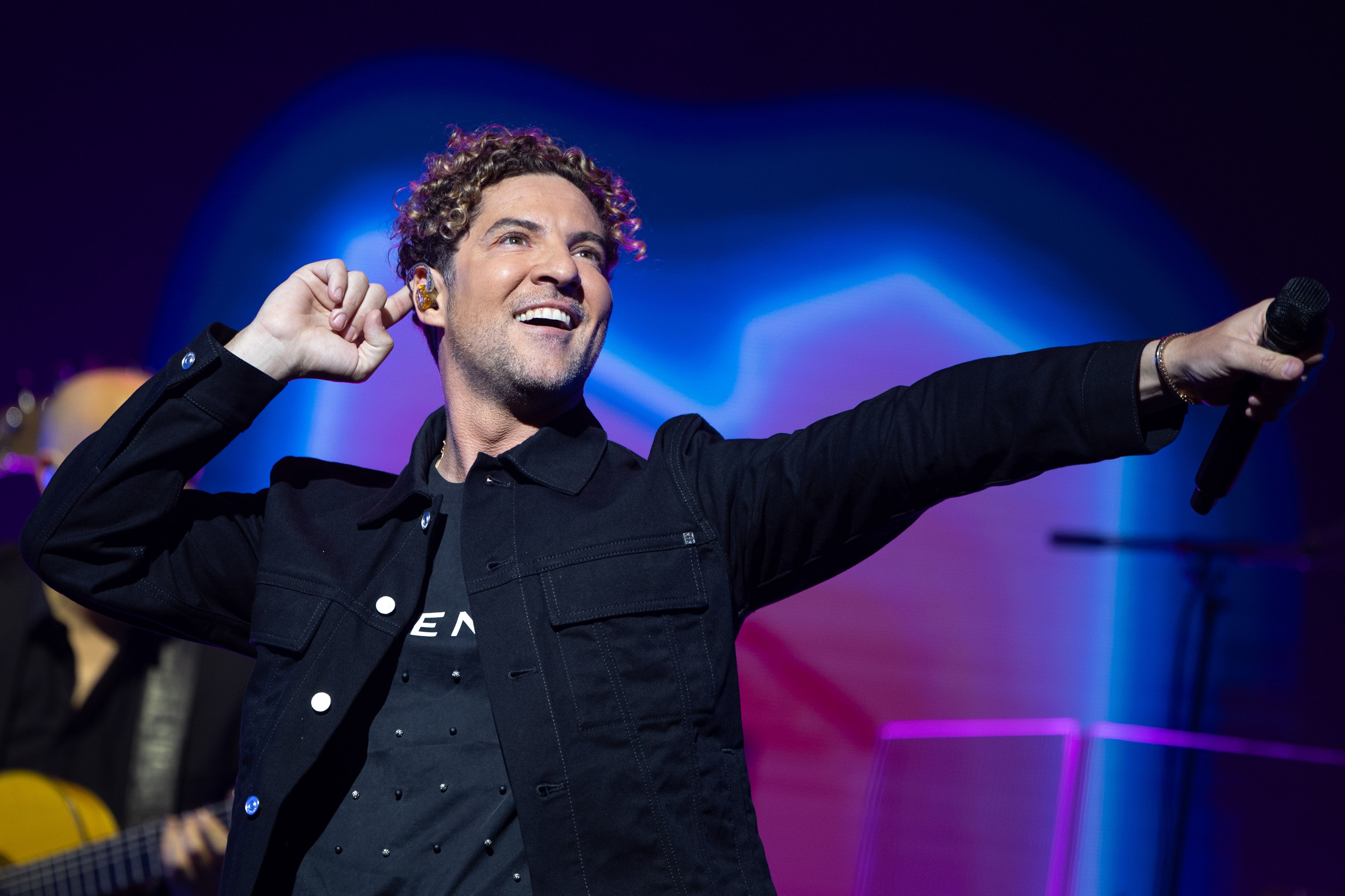 MADRID, 07/02/2024.- El cantante David Bisbal actúa durante el evento Los40 Básico Santander de David Bisbal este miércoles, en Madrid. EFE/ Daniel González
