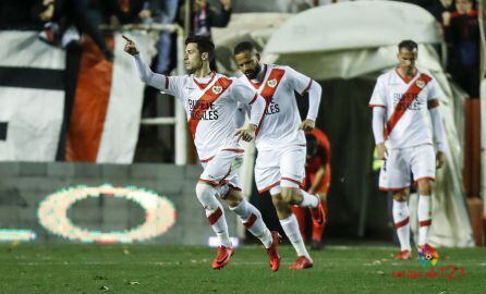 Javi Guerra celebra su último gol en Vallecas