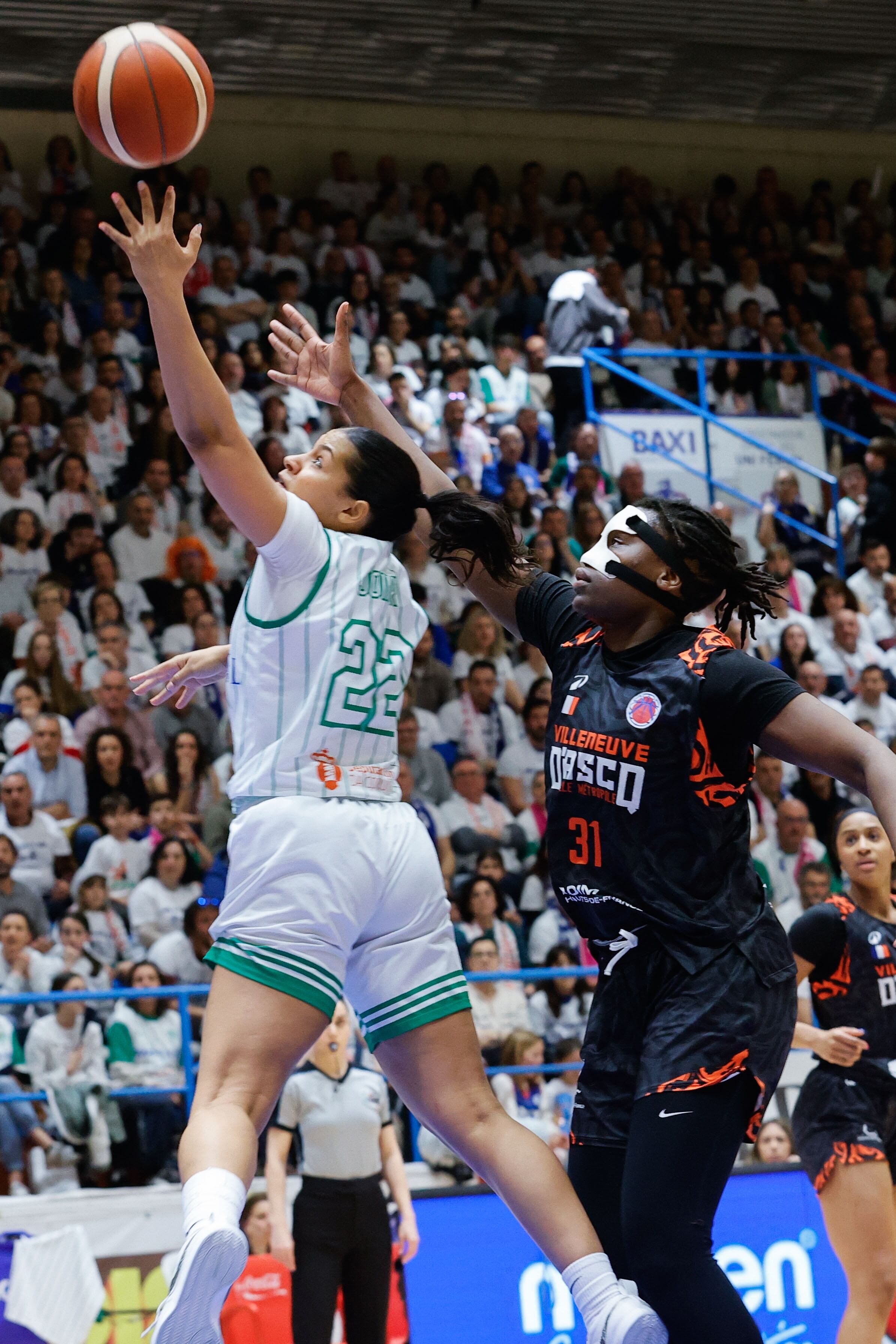 Imagen del Baxi-Villeneuve d´Ascq de la ida de la final de Eurocup en A Malata (foto: Kiko Delgado / EFE)