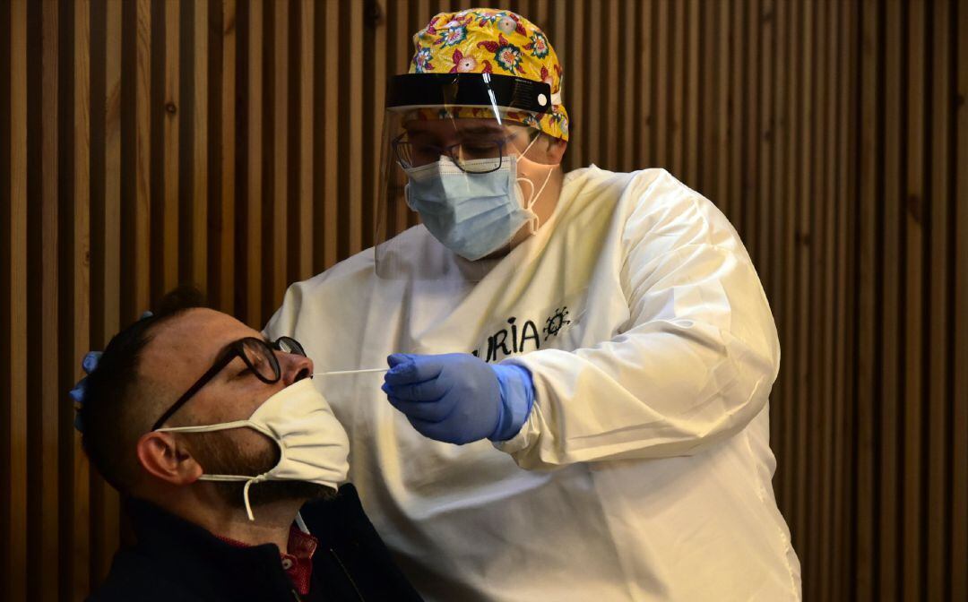 Test de detección del COVID-19 en el Hospital de Sant Pau.