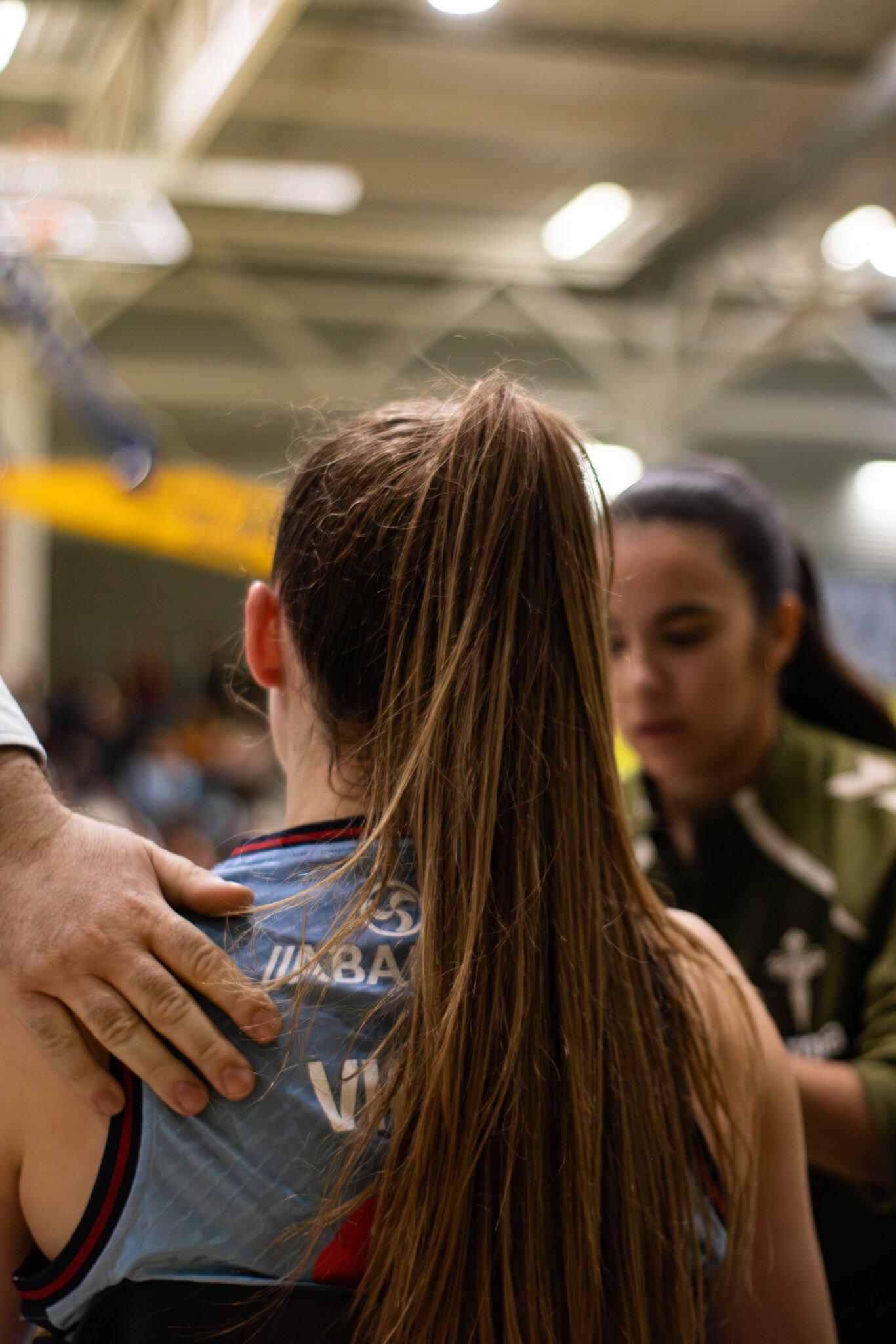 Sara Vidal, capitana del Celta, en el banquillo tras su lesión de rodilla