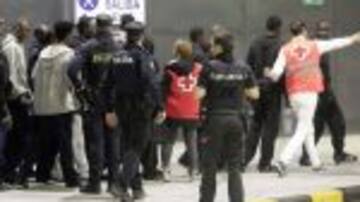 Medio centenar de inmigrantes 'tirados' en la estación de Donostia