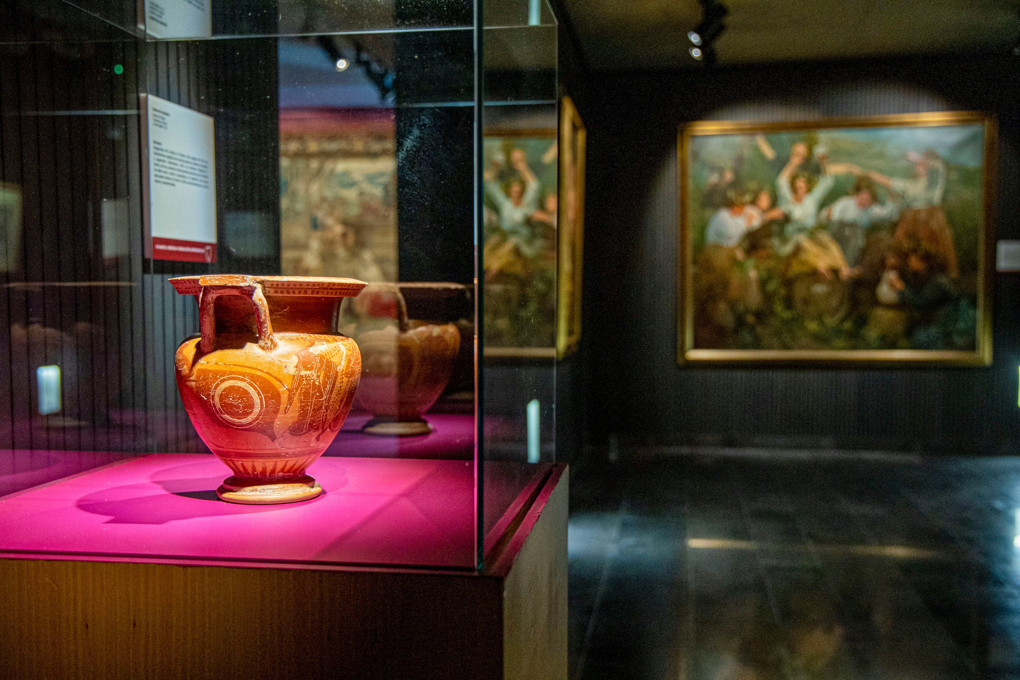 LOGROÑO, 27/10/2023.- El Centro de la Cultura del Rioja (CCR) reabre este viernes sus puertas, siete años después de su cierre, con una exposición de fondos del Museo Vivanco, sobre la relación de la mujer con el mundo del vino, y con diferentes actividades de cata. EFE/ Raquel Manzanares