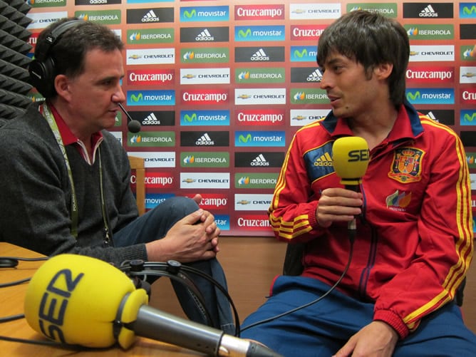 David Silva pasó por los micrófonos de la Cadena SER para repasar la actualidad de la selección española y analizar su participación en la Eurocopa 2012