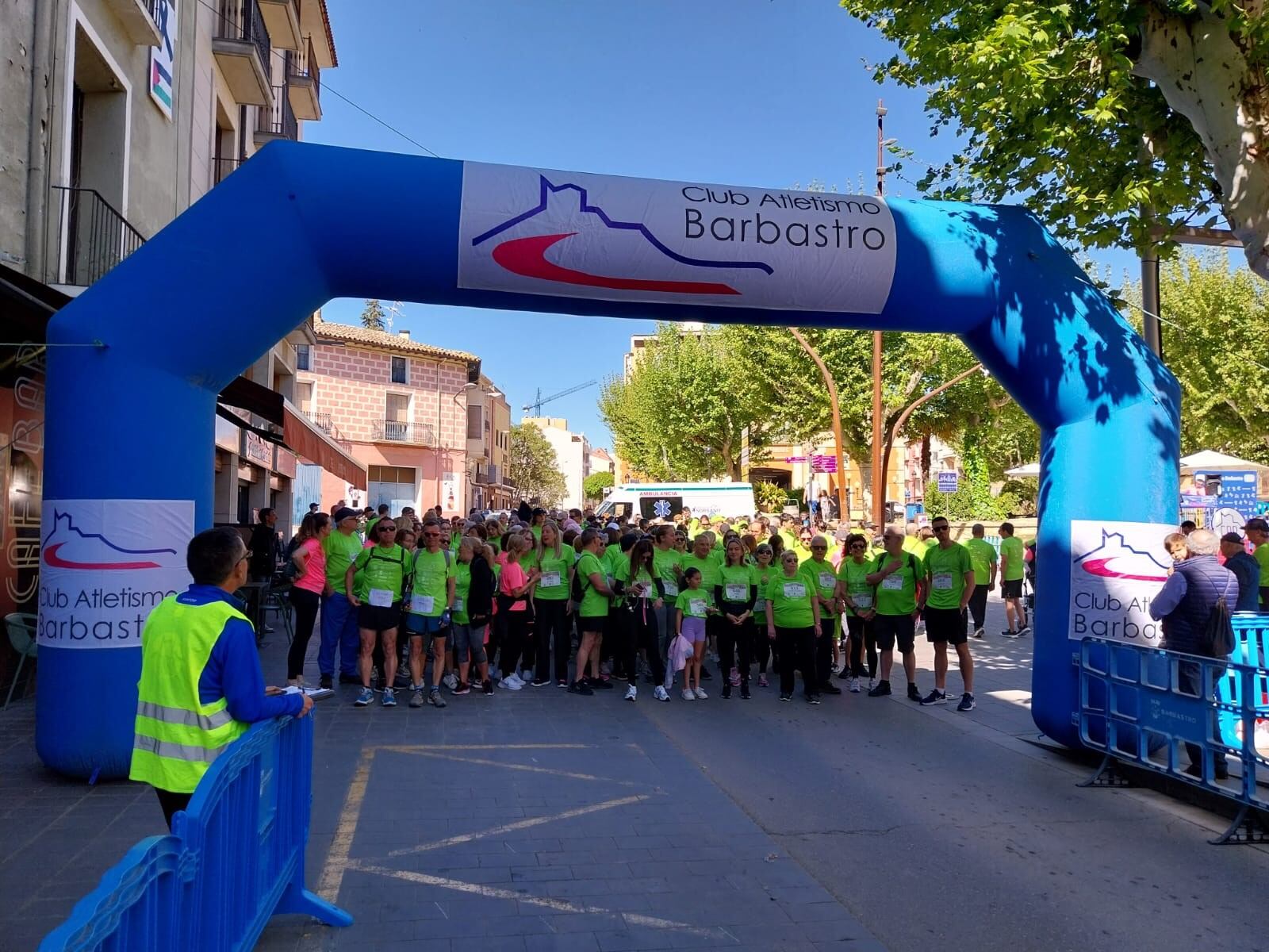 Participantes en la Marcha contra el Cáncer. Foto: CA Barbastro