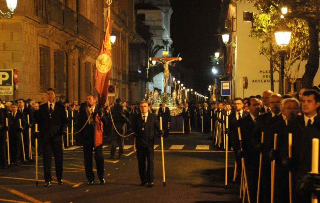 Integrantes de la Esclavitud del Cristo de La Laguna en una procesión.