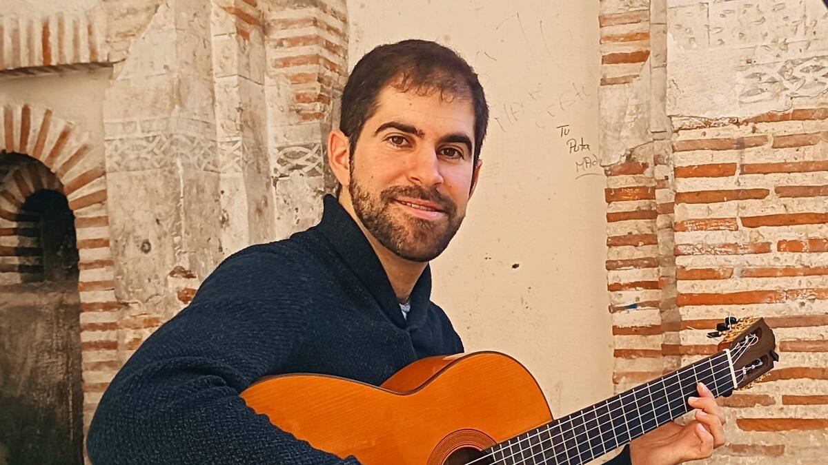 Miguel Fraile, músico cuellarano, elabora un disco homenaje a Agapito Marazuela, sobre la figura desconocida de la guitarra