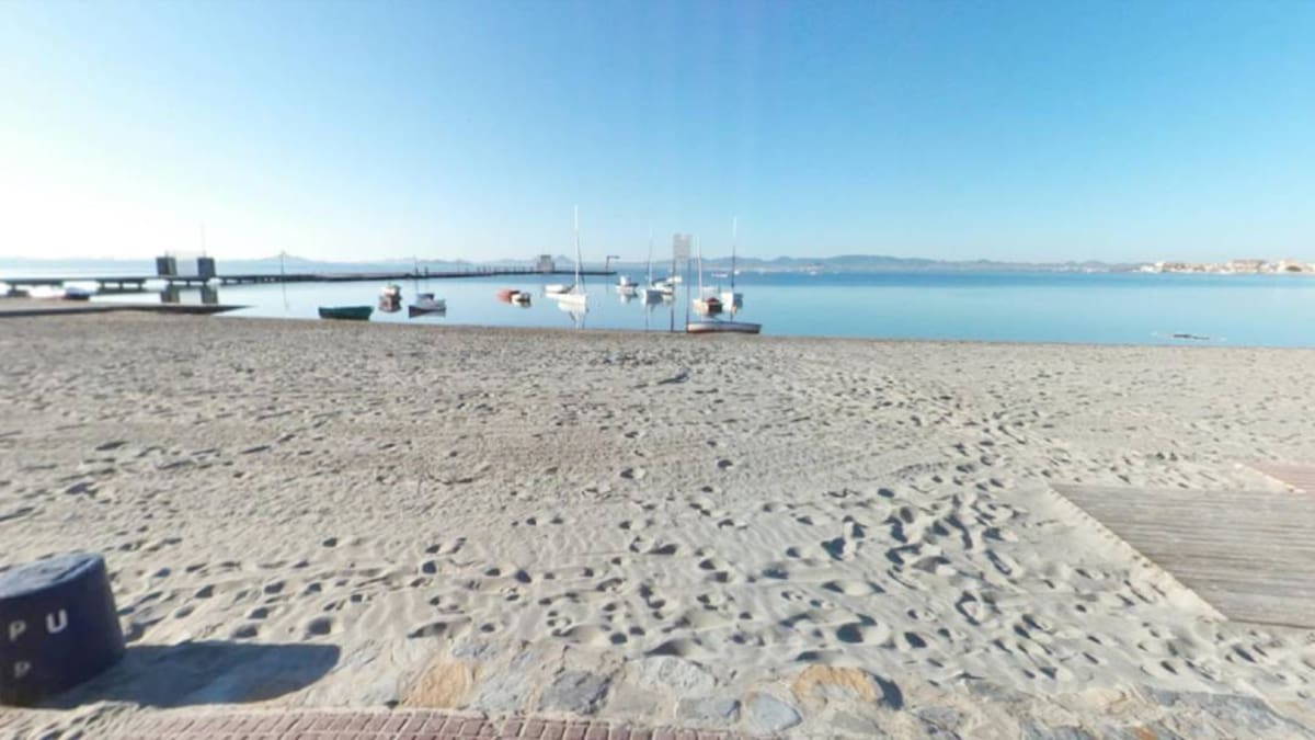 Fallece un hombre de 84 años tras sufrir una parada cardiorrespiratoria cuando se bañaba en Los Narejos