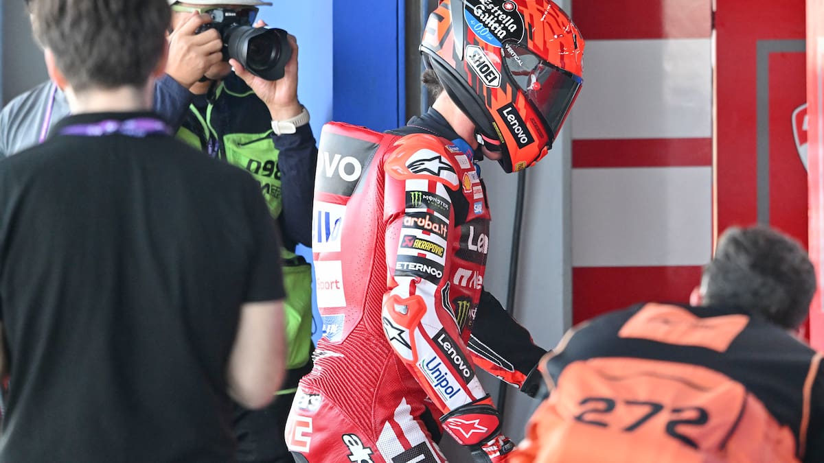 Marc Márquez saca a la luz sus problemas en una accidentada jornada de tests: "Me he levantado mal, débil y con descomposición"