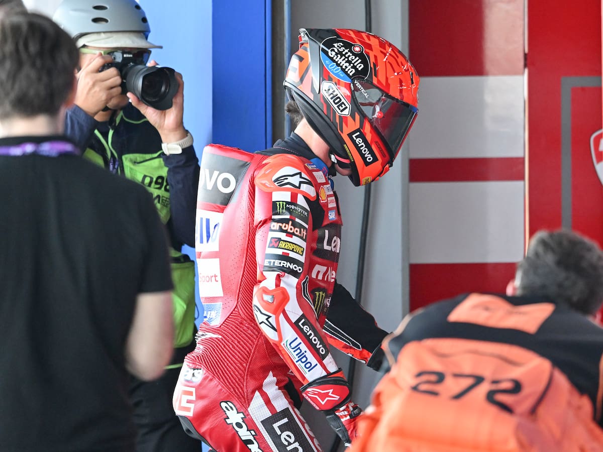 Marc Márquez saca a la luz sus problemas en una accidentada jornada de tests: "Me he levantado mal, débil y con descomposición"