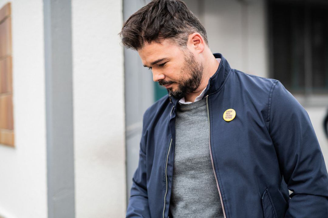 Gabriel Rufian, en el colegio electoral de Sabadell en el que ha votado esta mañana.