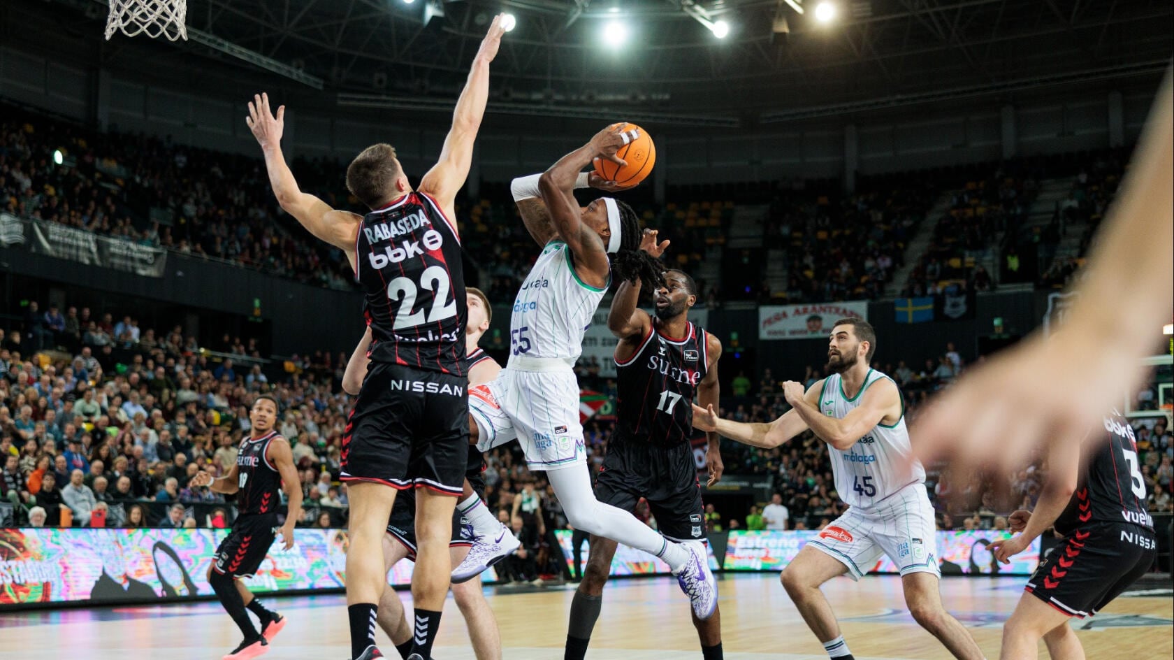 El Unicaja logró un importante triunfo ante el Surne Bilbao Basket