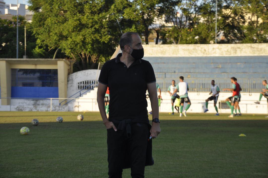 Romerito, entrenador del Atlético Sanluqueño 