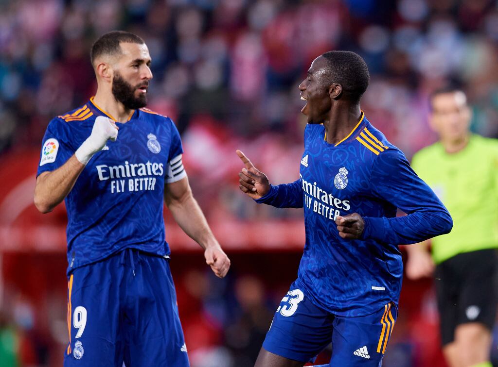 Benzema y Mendy, en un partido del Real Madrid.