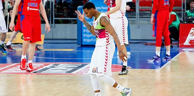 Darius Adams celebra un triple en una acción del partido ante el CSKA de Moscú