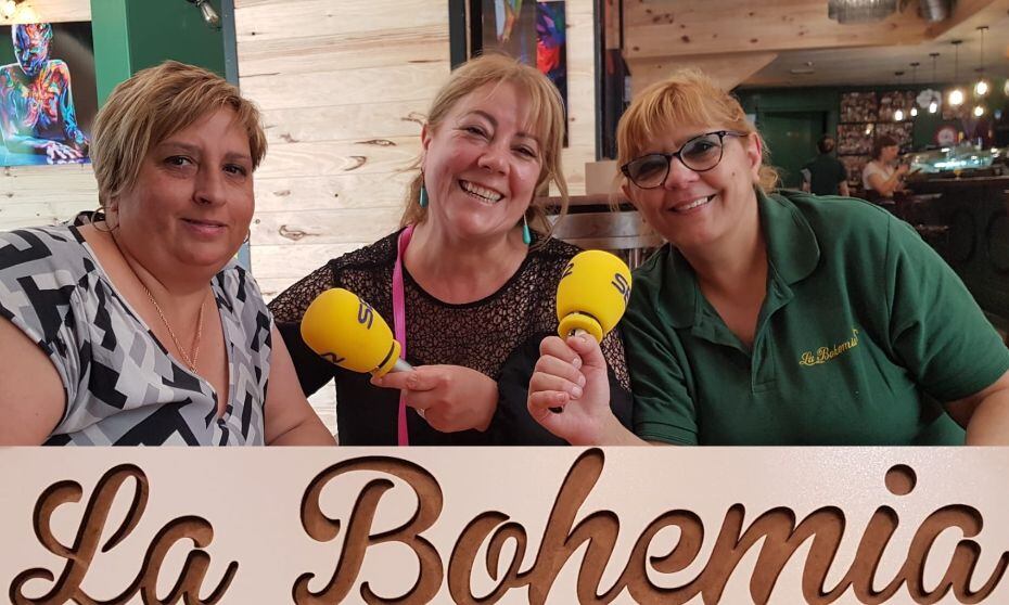 Pili, Manuela y Reyes en La Bohemia